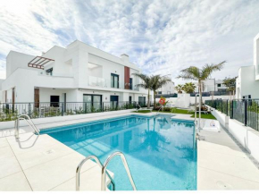 Rooftop Jacuzzi Pools Modern Wifi Townhouse
